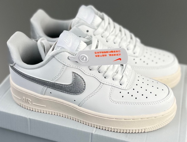 Women Air Force 1 075